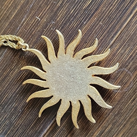 Sun pendant necklace - Picture 5 of 5